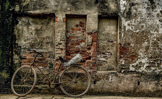 <h1>We love to search through old records and photos!</h1><p>It's what we do for fun!</p>
						<p><a class='btn-small' href='histories/story1.php'>Family</a></p>